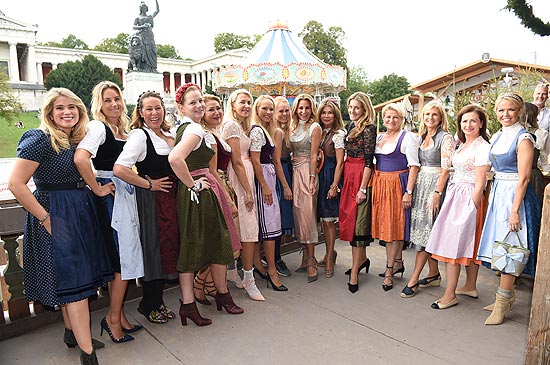 Mona Bruckmeier, Eva Mayr, Tina Bruckmeier, Jenny Falckenberg, Pegah Therani, Nicky Huebner, Nadja Anna zu Schaumburg Lippe, Sandra Abt, Birgitt Nielsson, Verena Krist, Marlies Muhr, Anna Maria Faessler, Carolin Henseler  186. Oktoberfest - Alpenherz im Kaeferzelt in Muenchen am 24.09.2019 Foto: BrauerPhotos / J.Reetz